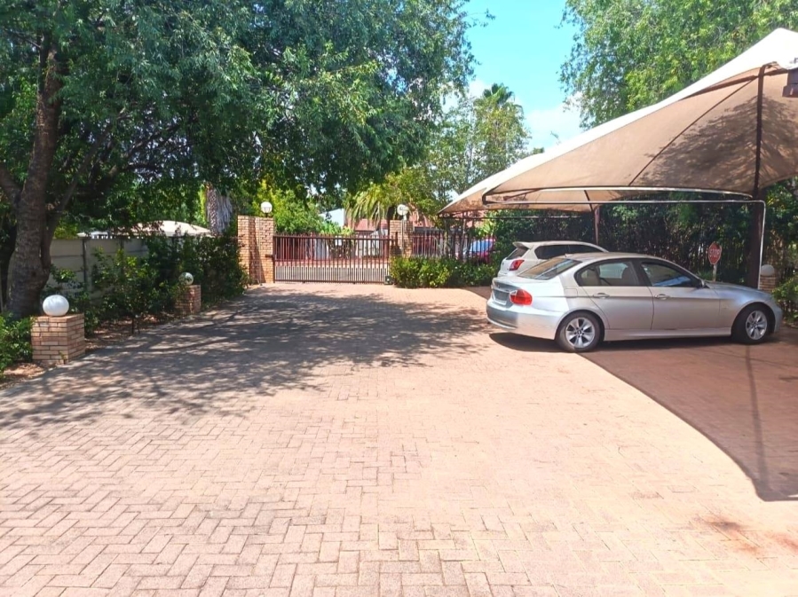 7 Bedroom Property for Sale in Langenhovenpark Free State